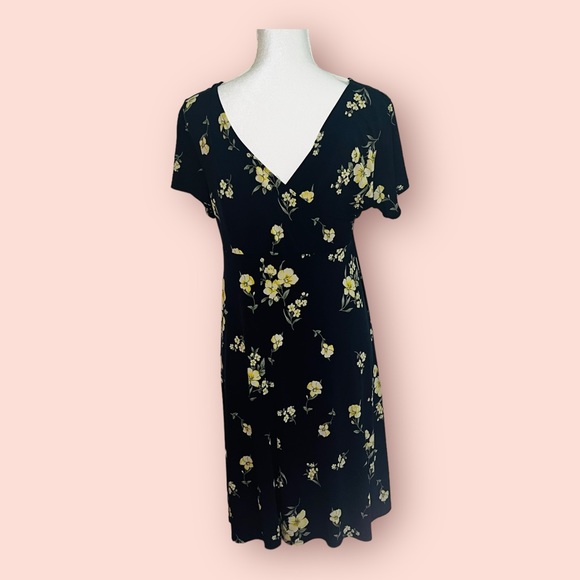 STITCHFIX EXCLUSIVE! Floral Maternity Dress! - Picture 3 of 5